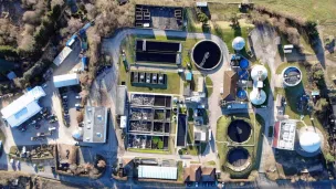 Kläranlage in Drohnenansicht